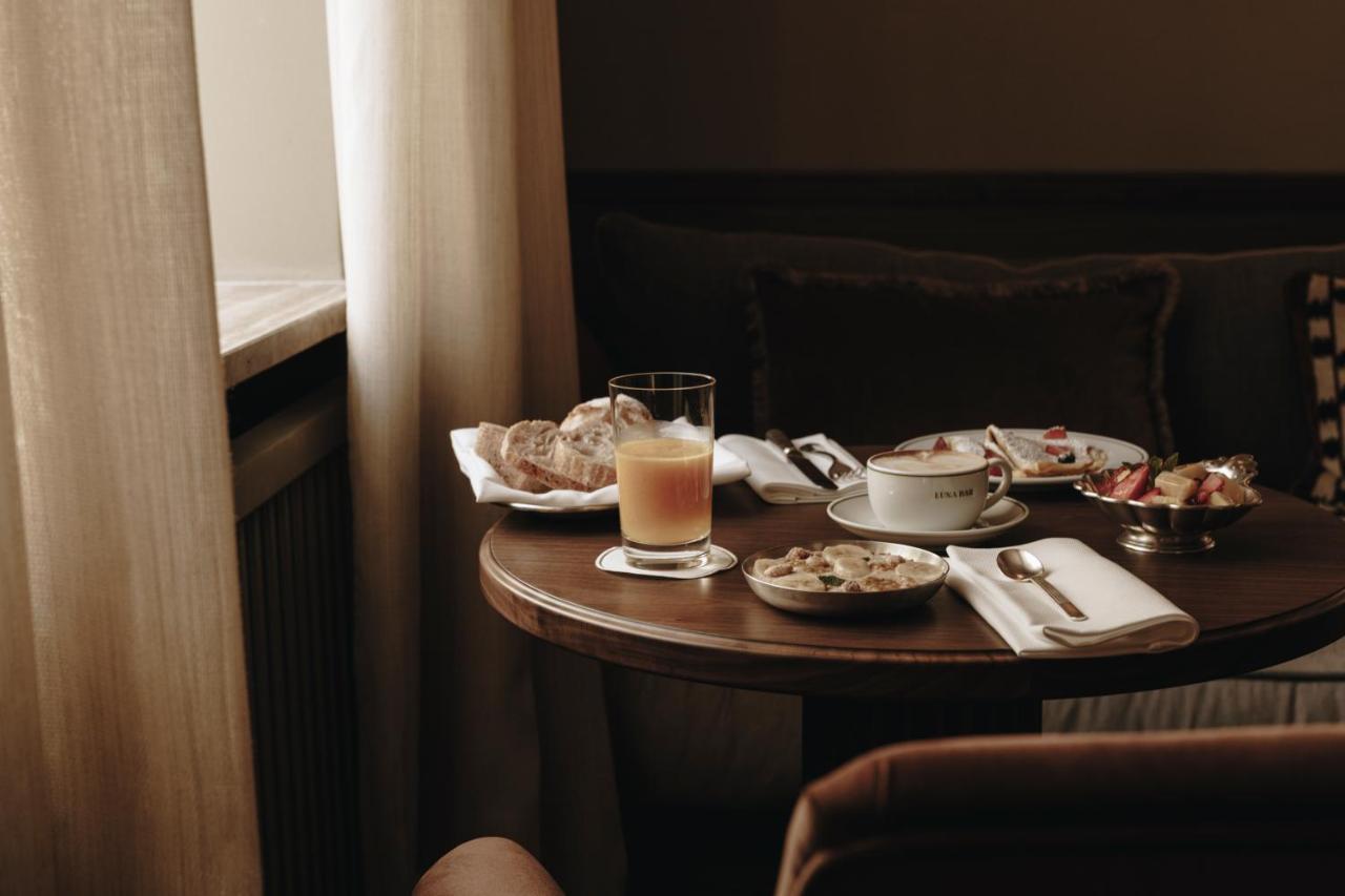 Parkhotel Mondschein, A Member Of Design Hotels Болзано Екстериор снимка