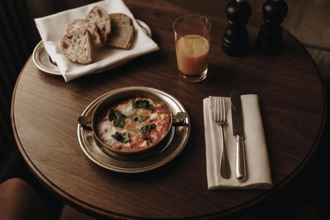 Parkhotel Mondschein, A Member Of Design Hotels Болзано Екстериор снимка