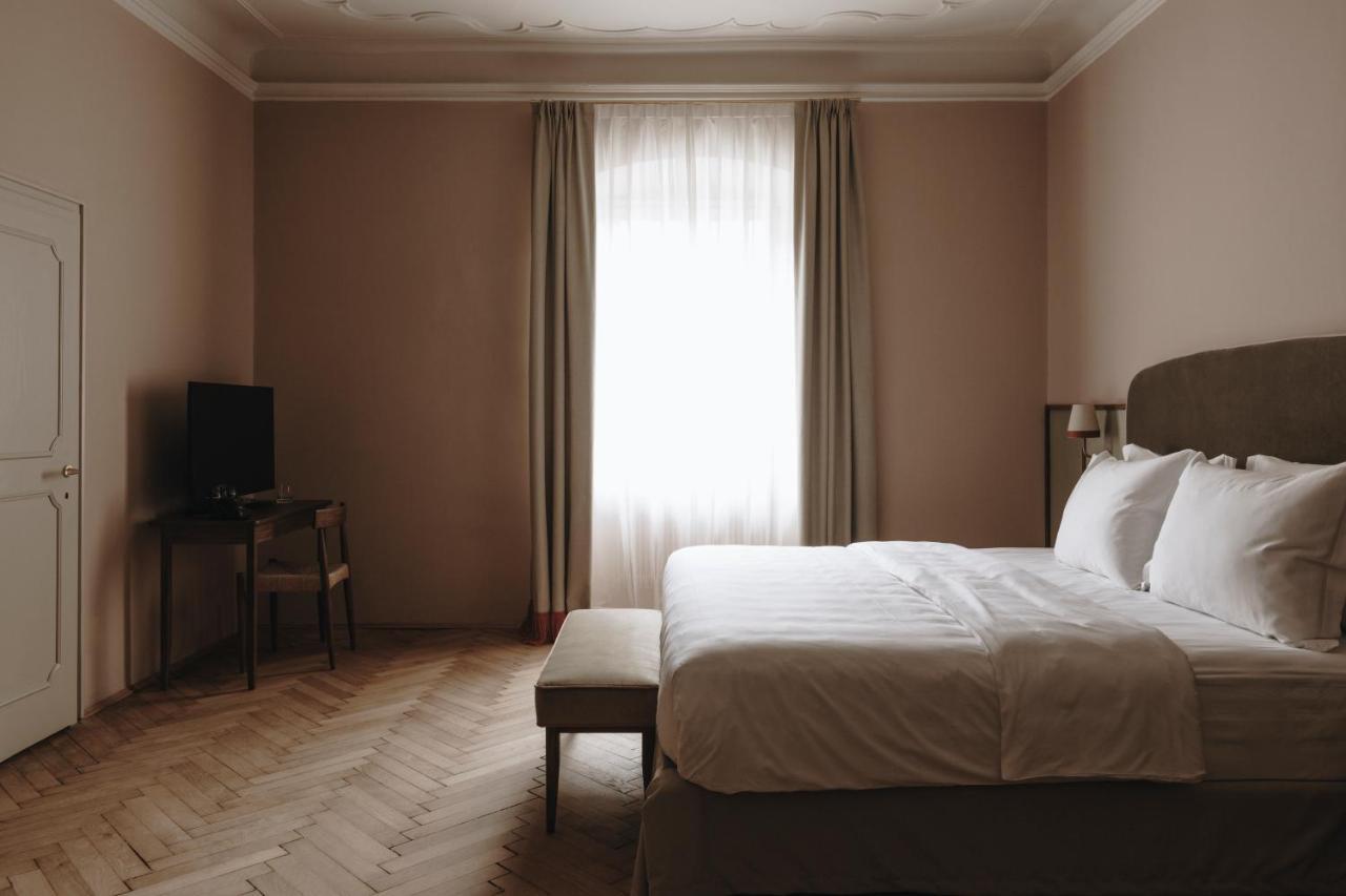 Parkhotel Mondschein, A Member Of Design Hotels Болзано Екстериор снимка
