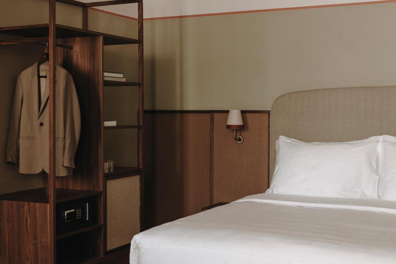 Parkhotel Mondschein, A Member Of Design Hotels Болзано Екстериор снимка